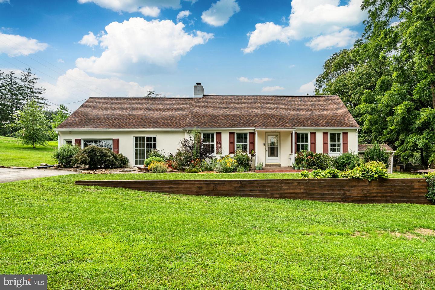 301 N Bailey Road, Thorndale
