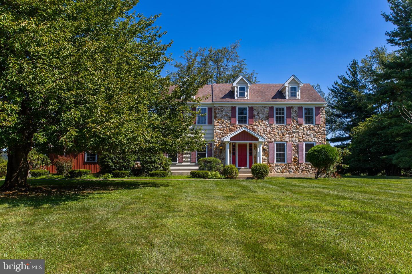 2369 Pineview Drive, Malvern