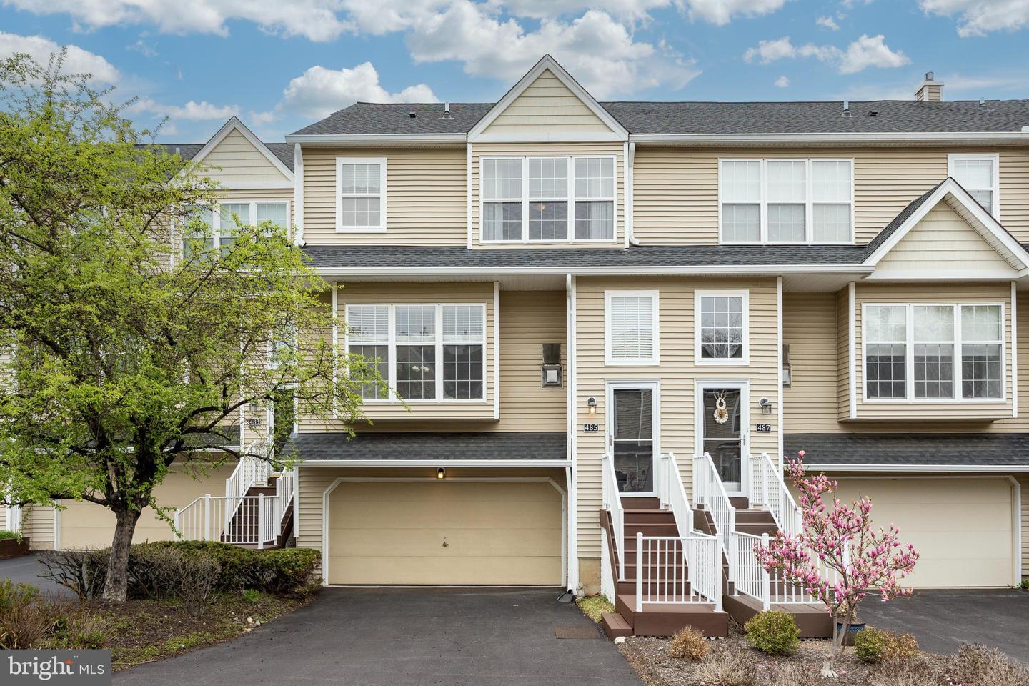 485 Lake George Circle, West Chester