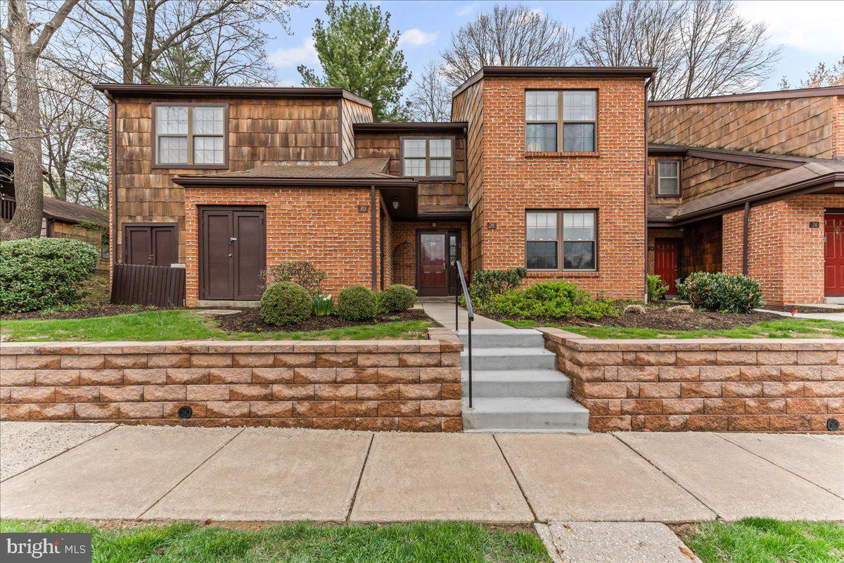 28 Hopkinson Court, Chesterbrook