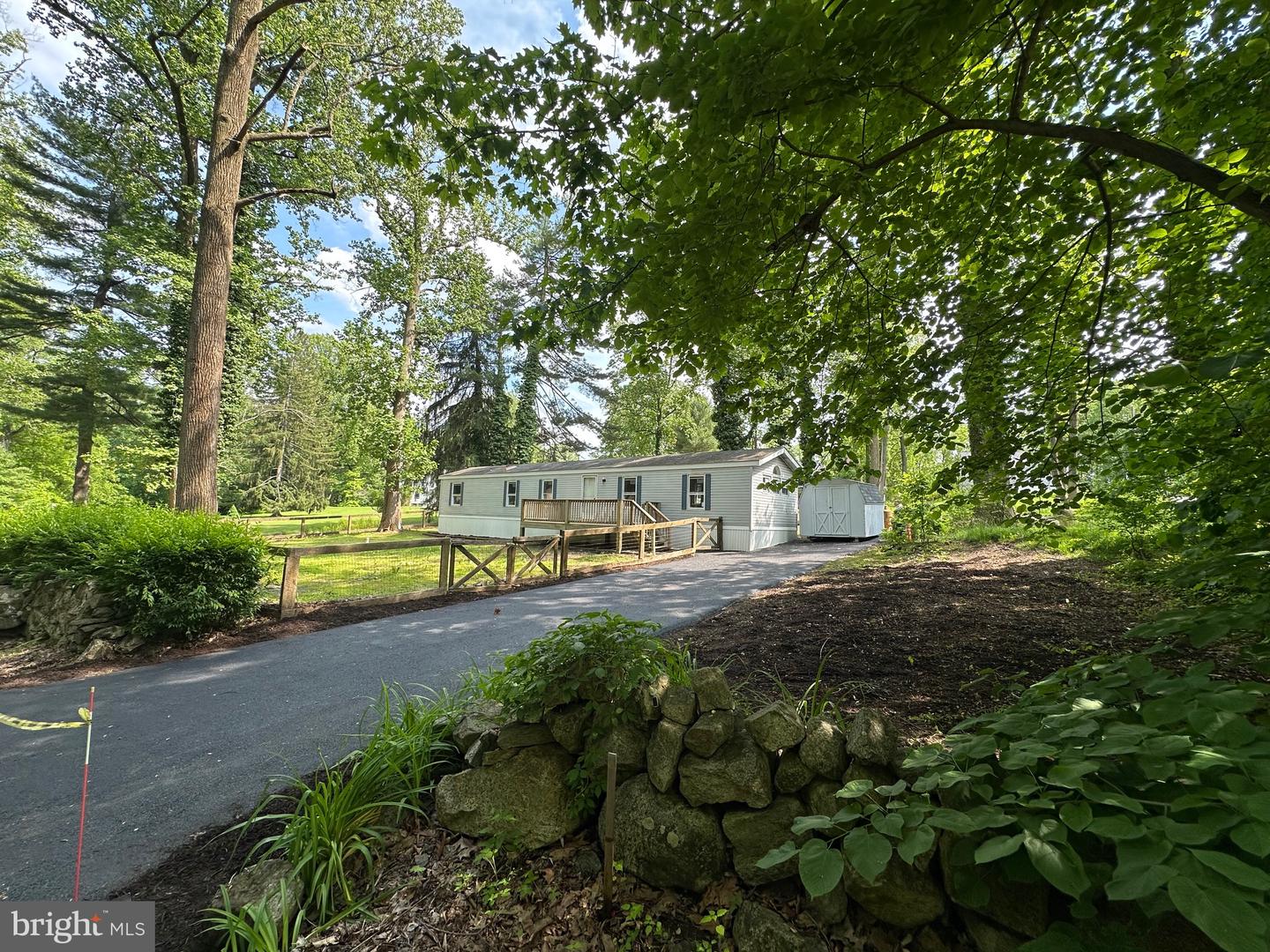 98 New Road, Elverson