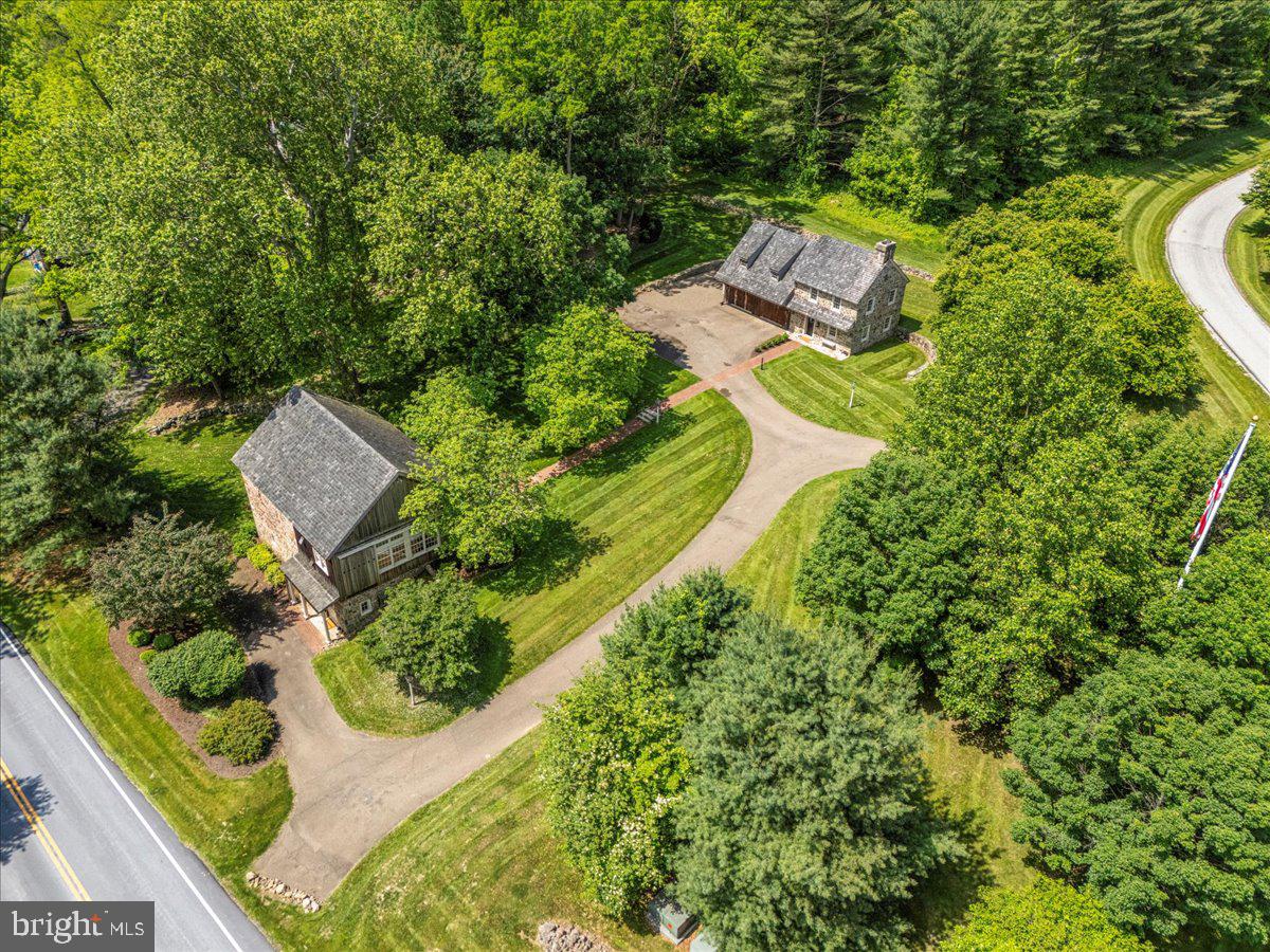 11 Brownstone Lane