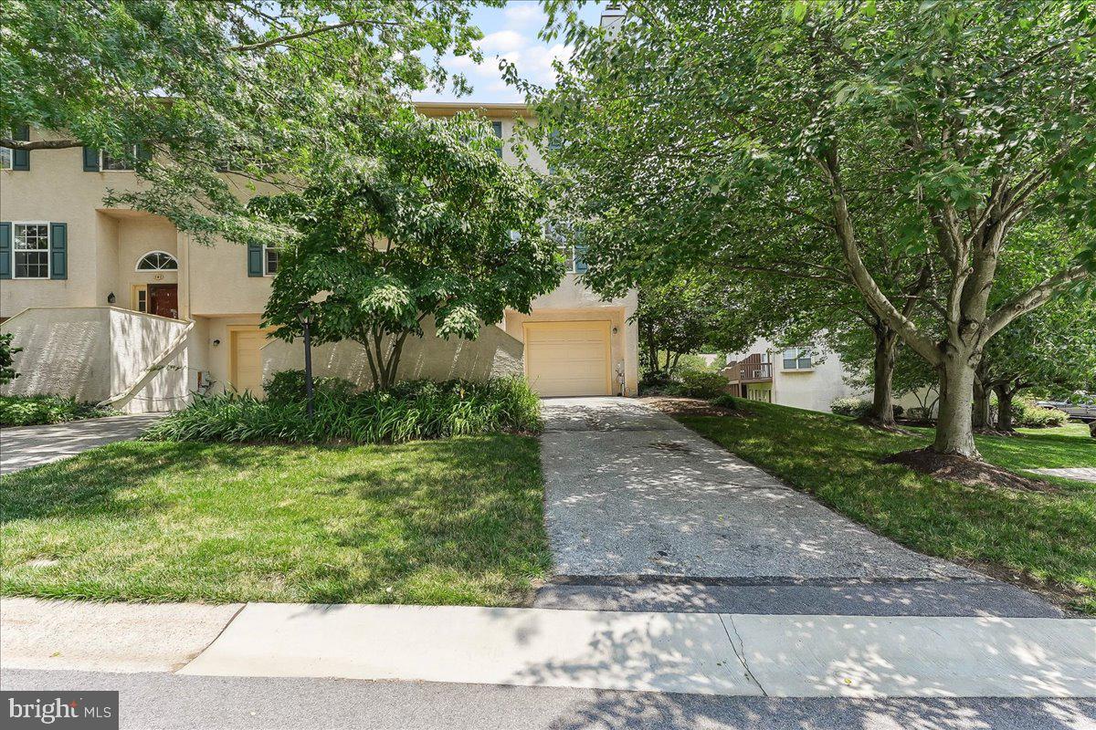 137 Whispering Oaks Drive #2001, West Chester
