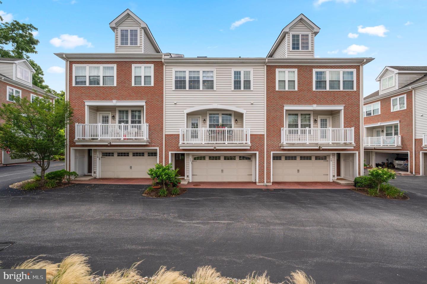 17 Village Square, Paoli