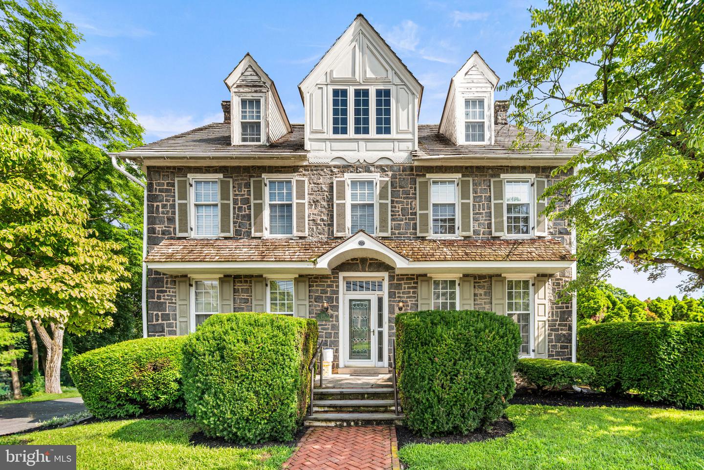 28 W Main Street, Elverson