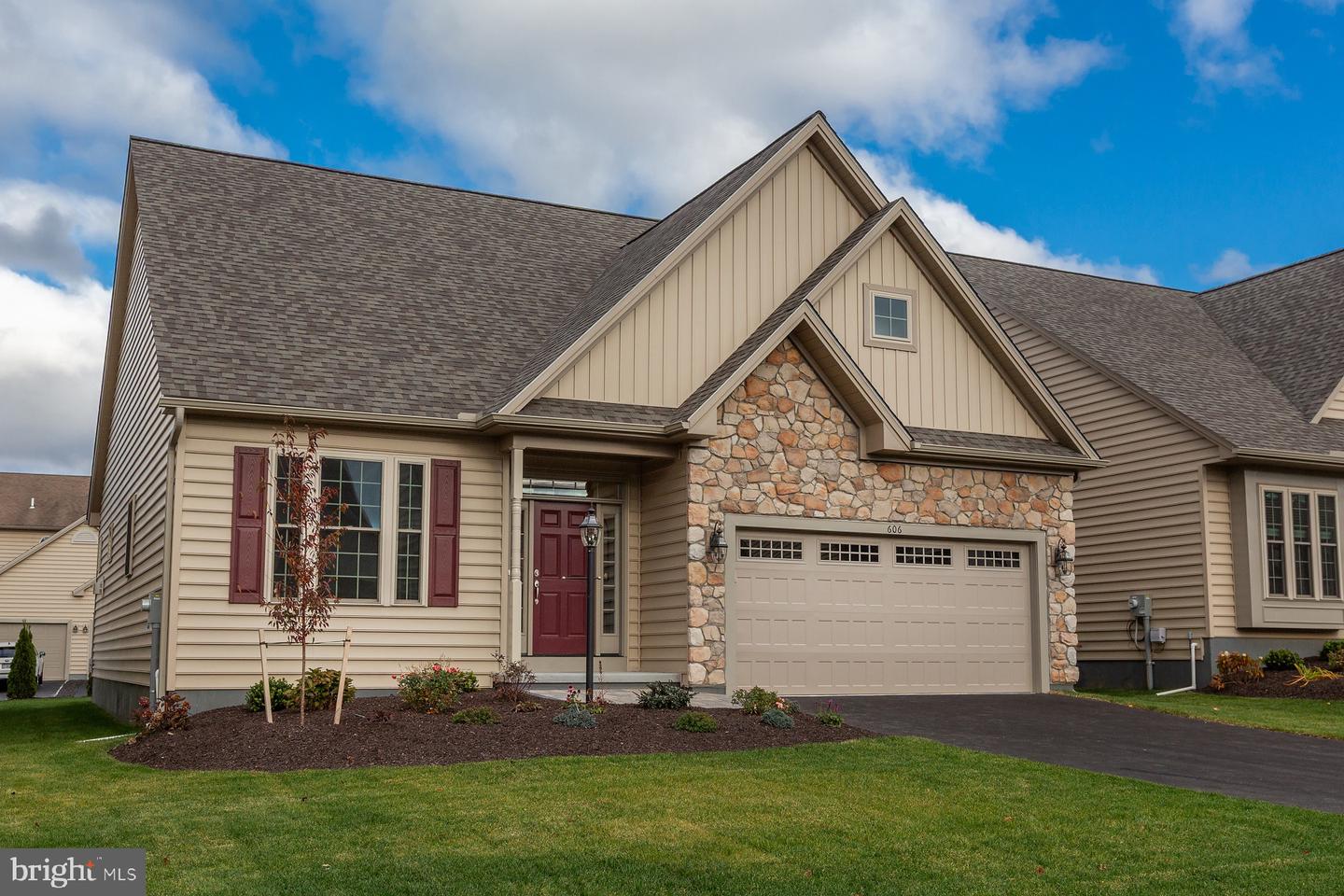 606 Greenbriar Path, Cochranville