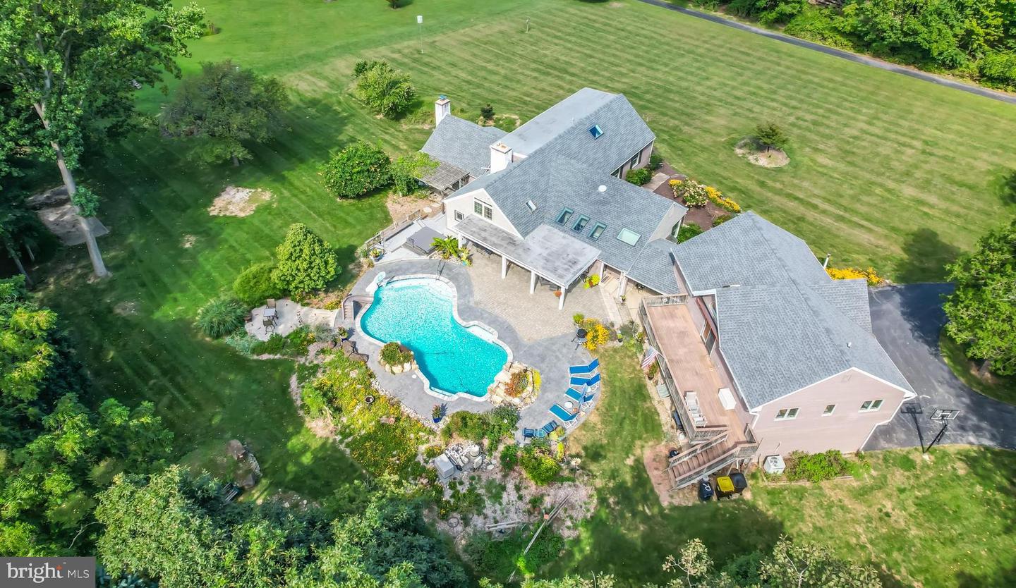 8 Woodland Drive, Malvern