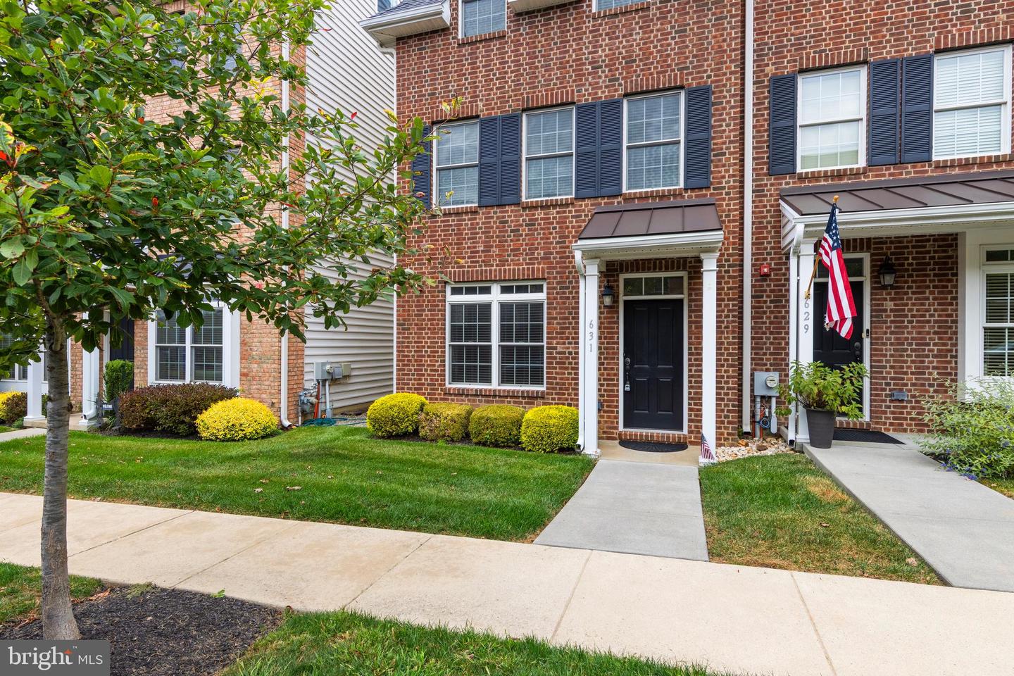 631 W Magnolia Court