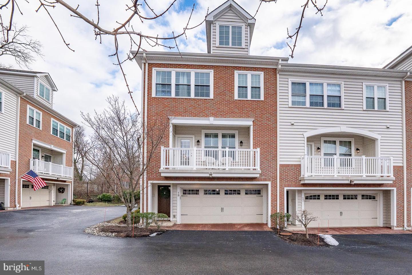 19 Village Square, Paoli