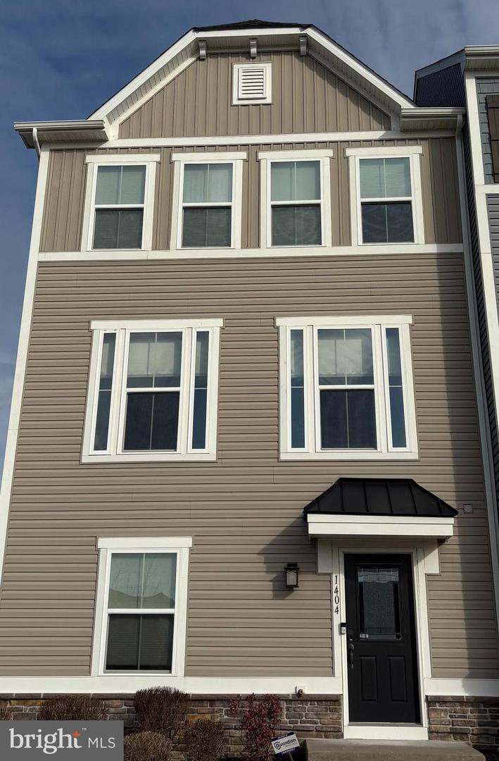 1404 Poets Alley, Romansville
