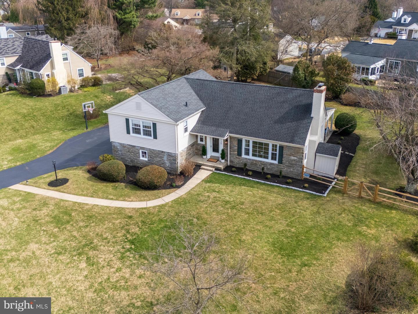 125 Clover Hill Lane, Wayne