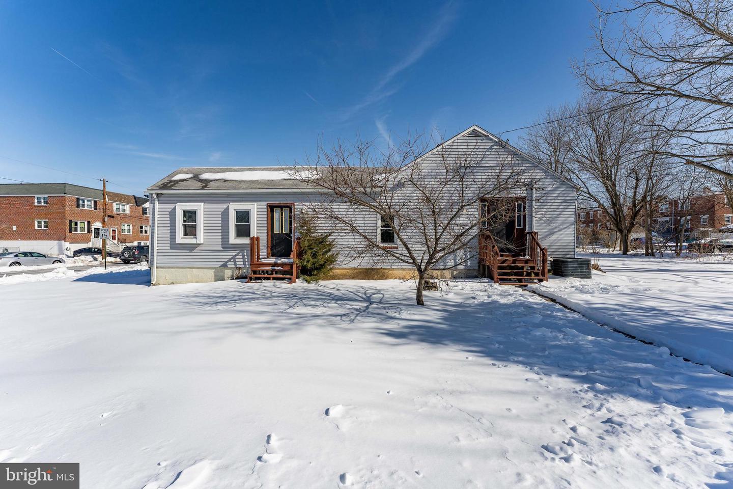 390 Mary St