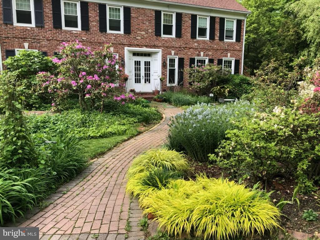 9 Foxchase Road, Malvern