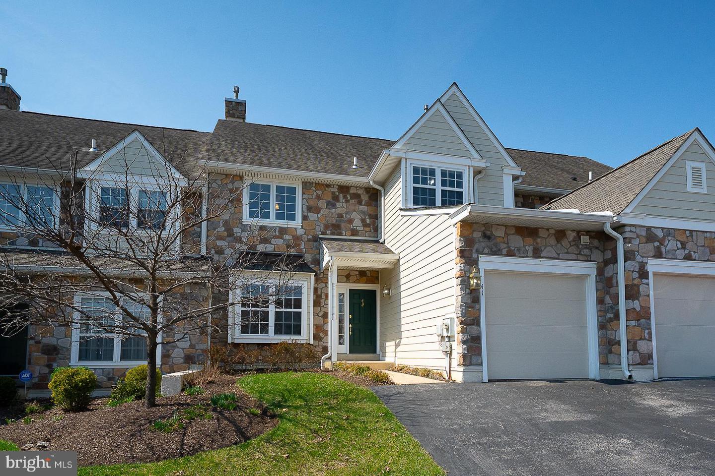 41 Overlook Circle #41, Berwyn