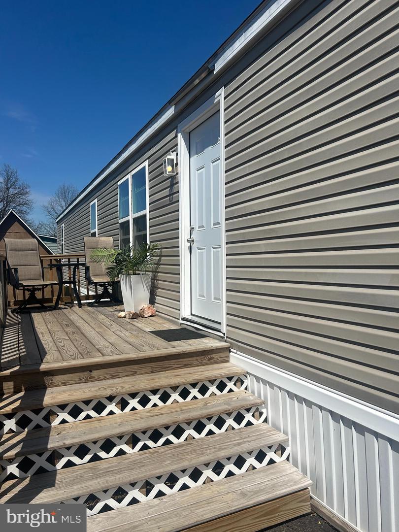 857 Buttonwood Ave