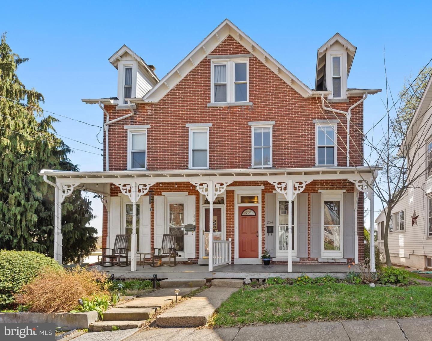 254 Chestnut Street, Spring City