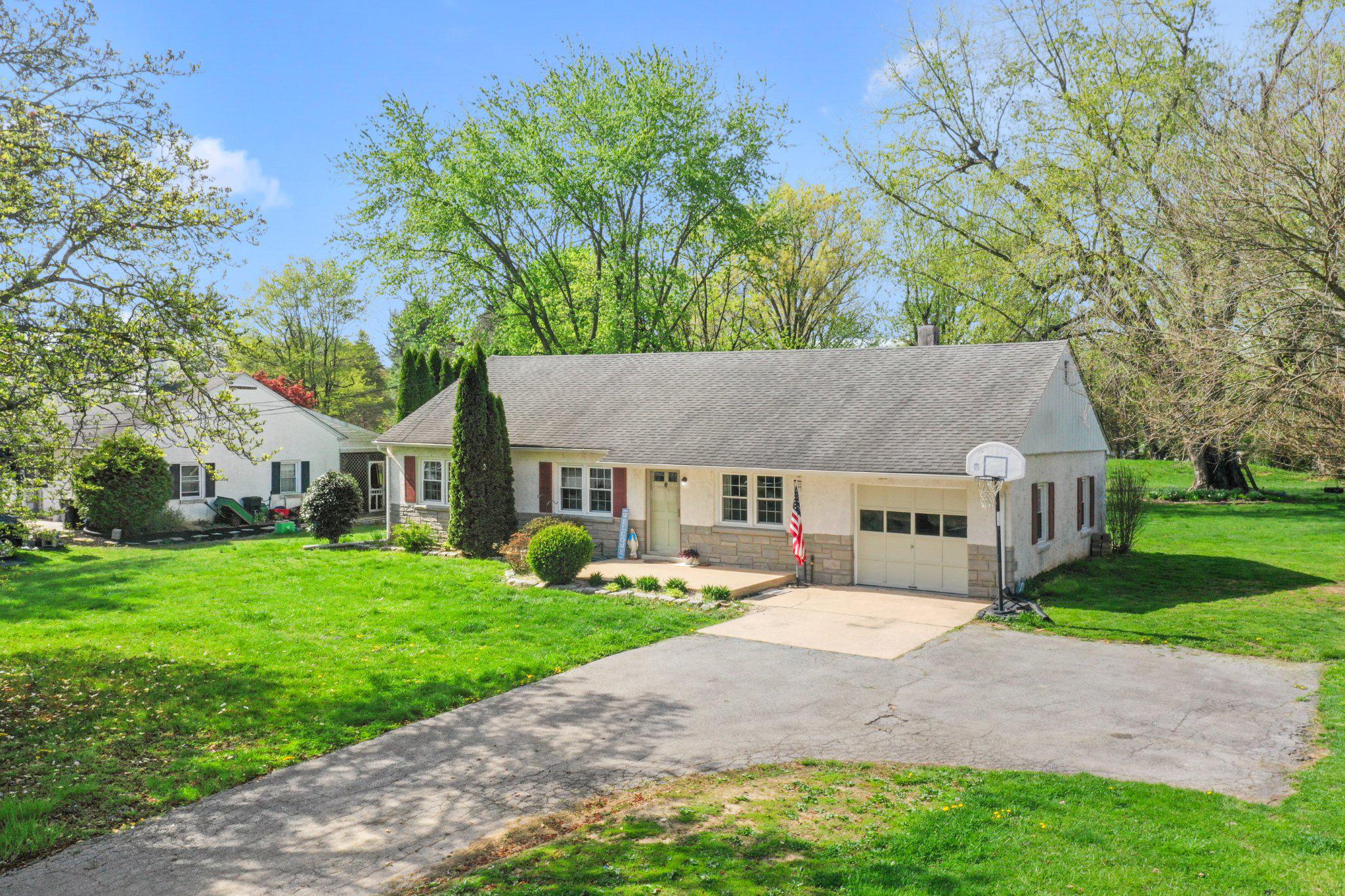 1416 Horseshoe Pike, Glenmoore