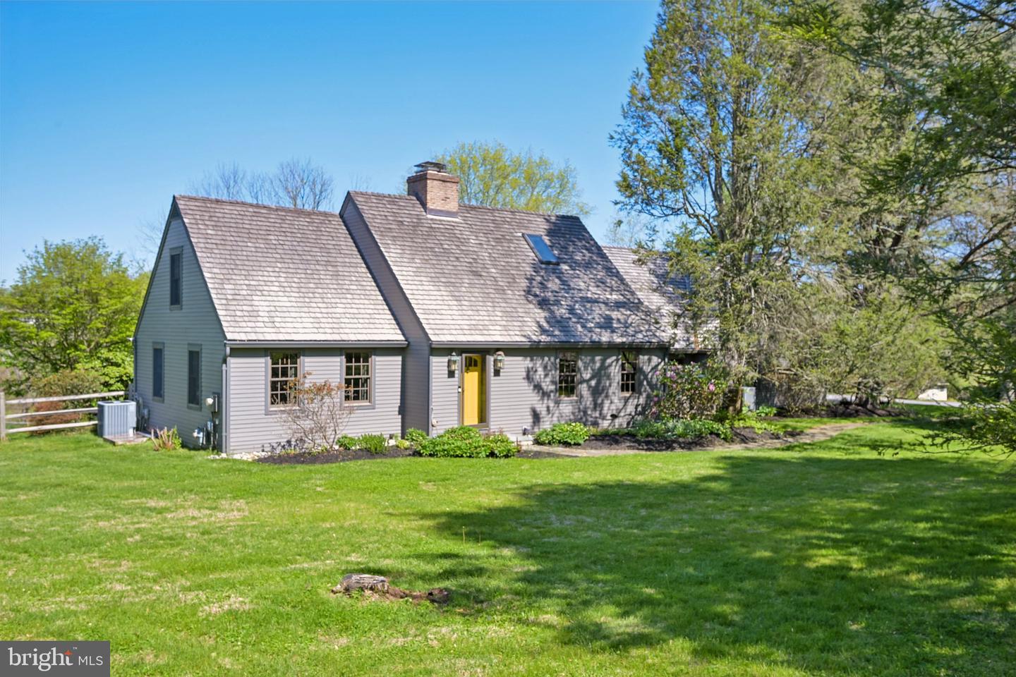 817 Sharon Circle, West Chester