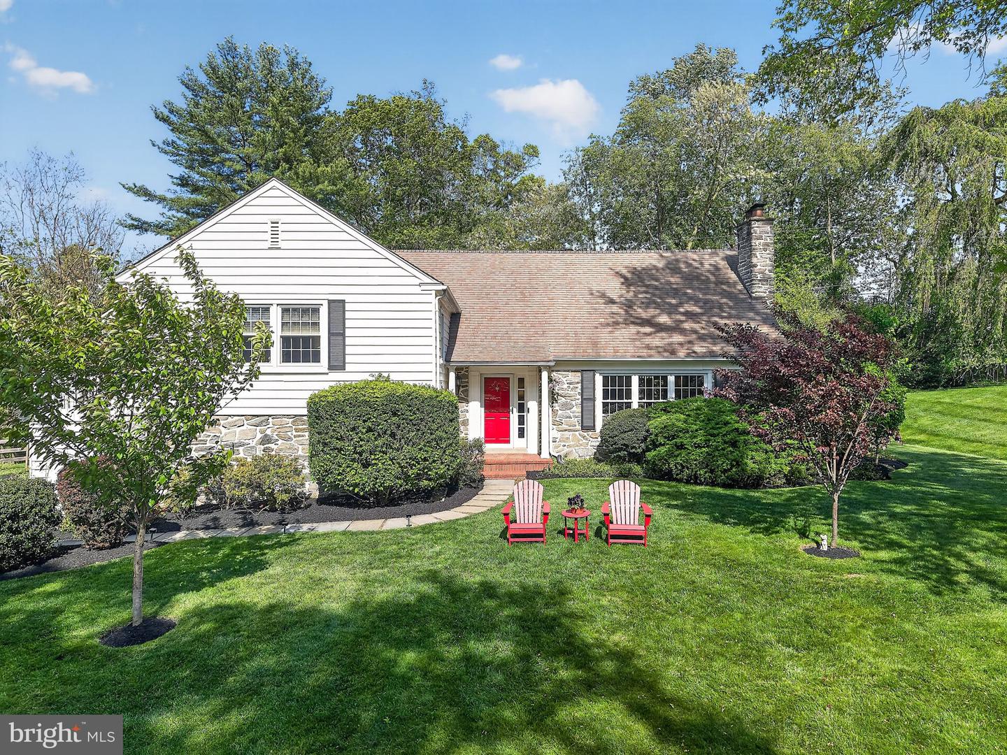 135 Clover Hill Lane, Wayne