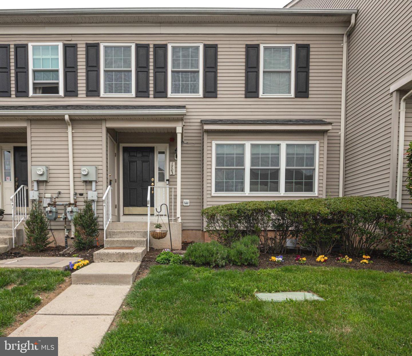 1703 Briarwood Ct # 1703