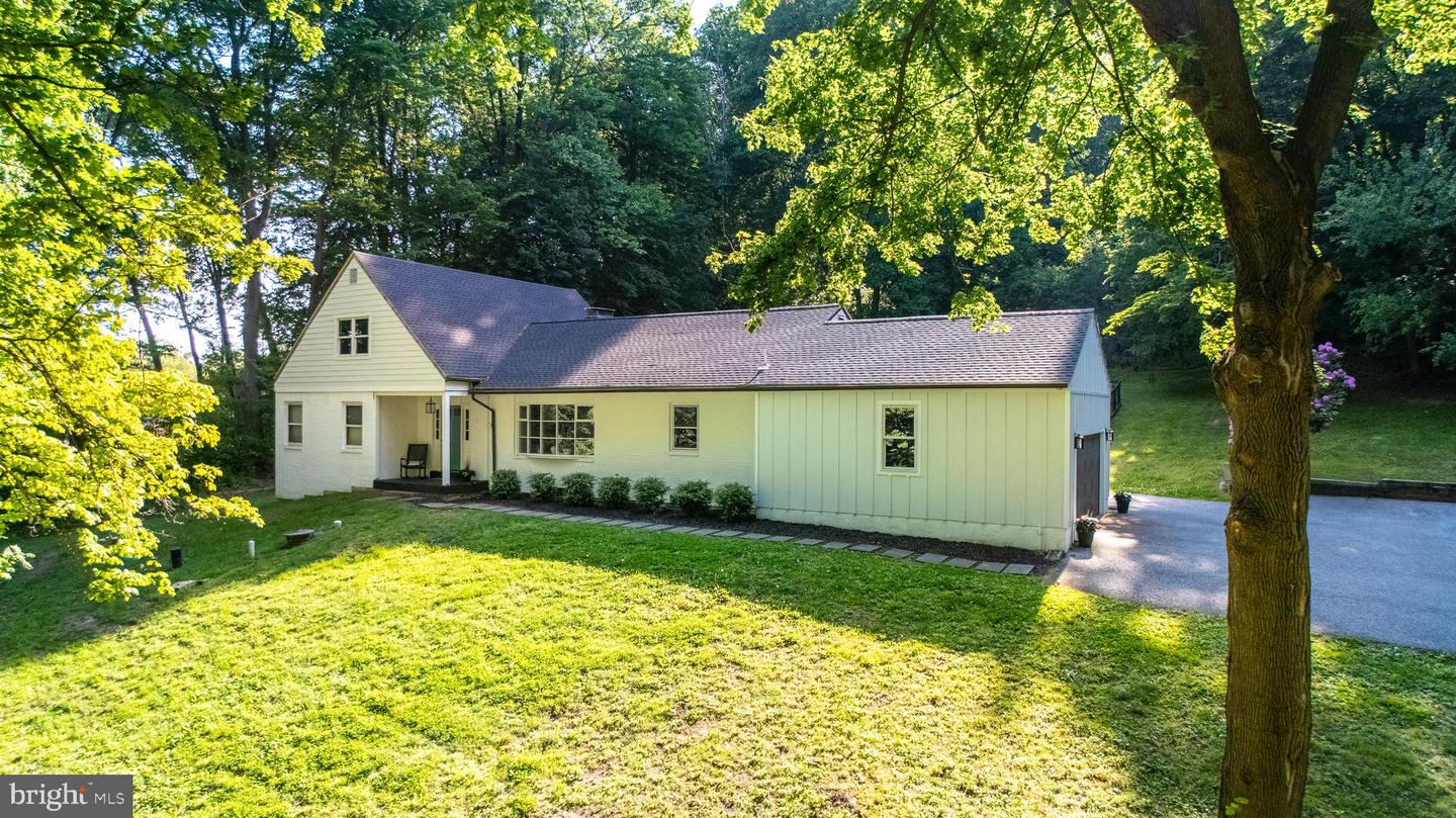 2330 Horseshoe Trail