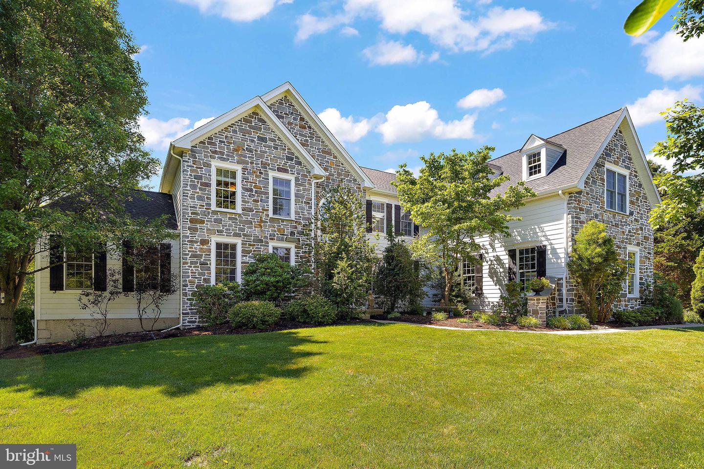 1670 Royal Berkshire Circle