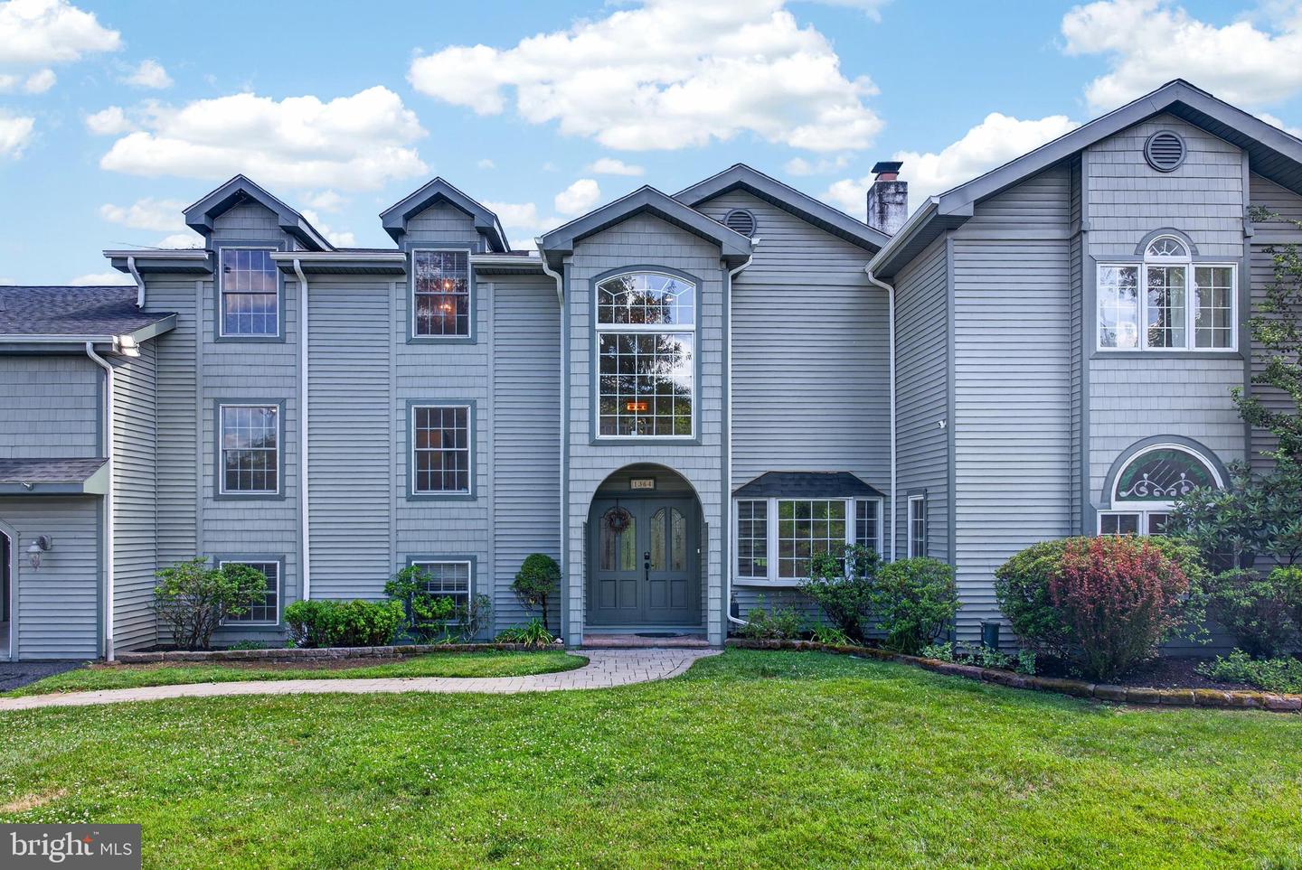 1364 College Hill Dr