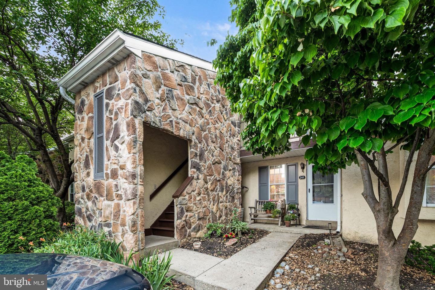 242 Valley Stream Lane