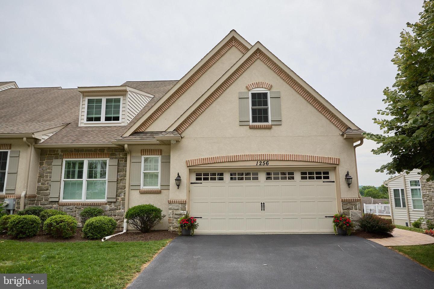 1256 S Red Maple Way