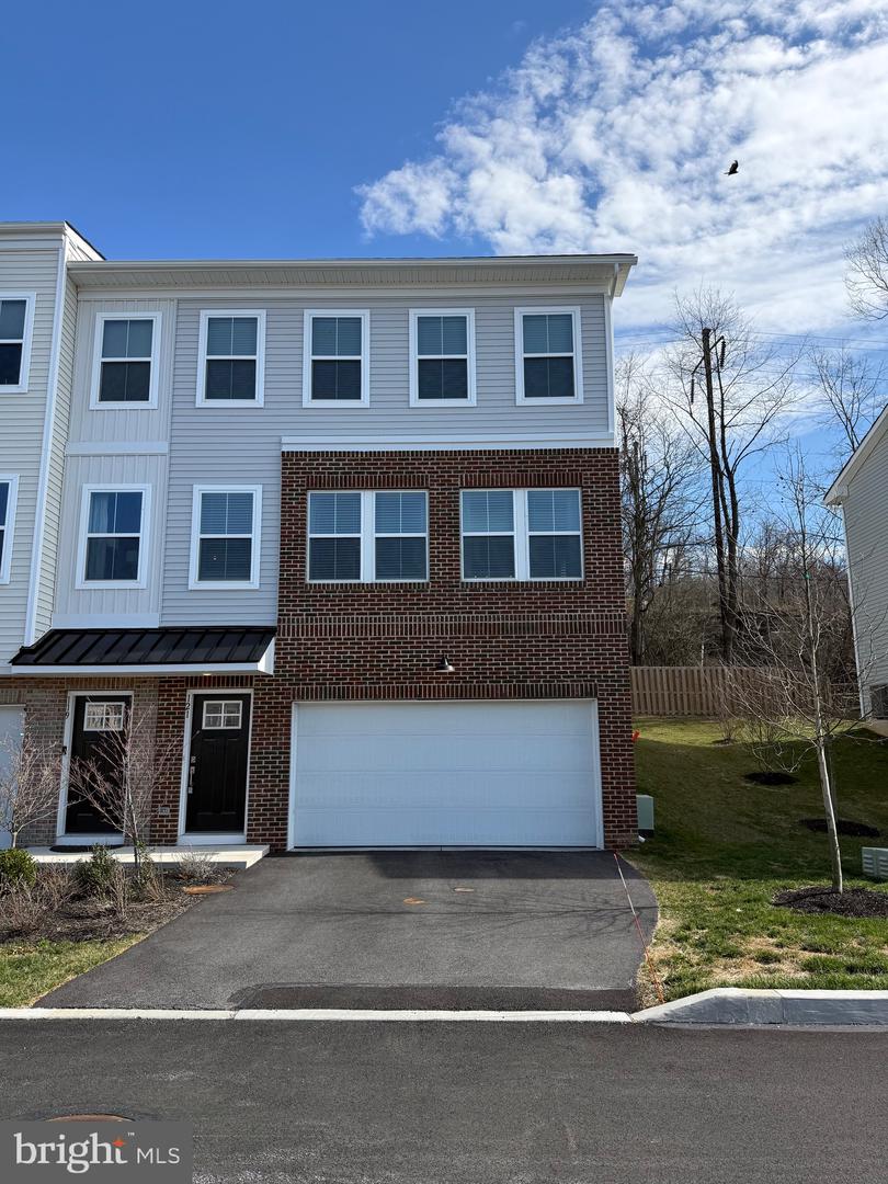 121 Four Leaf Drive