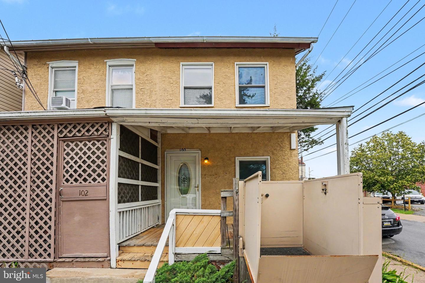 100 Poplar Street