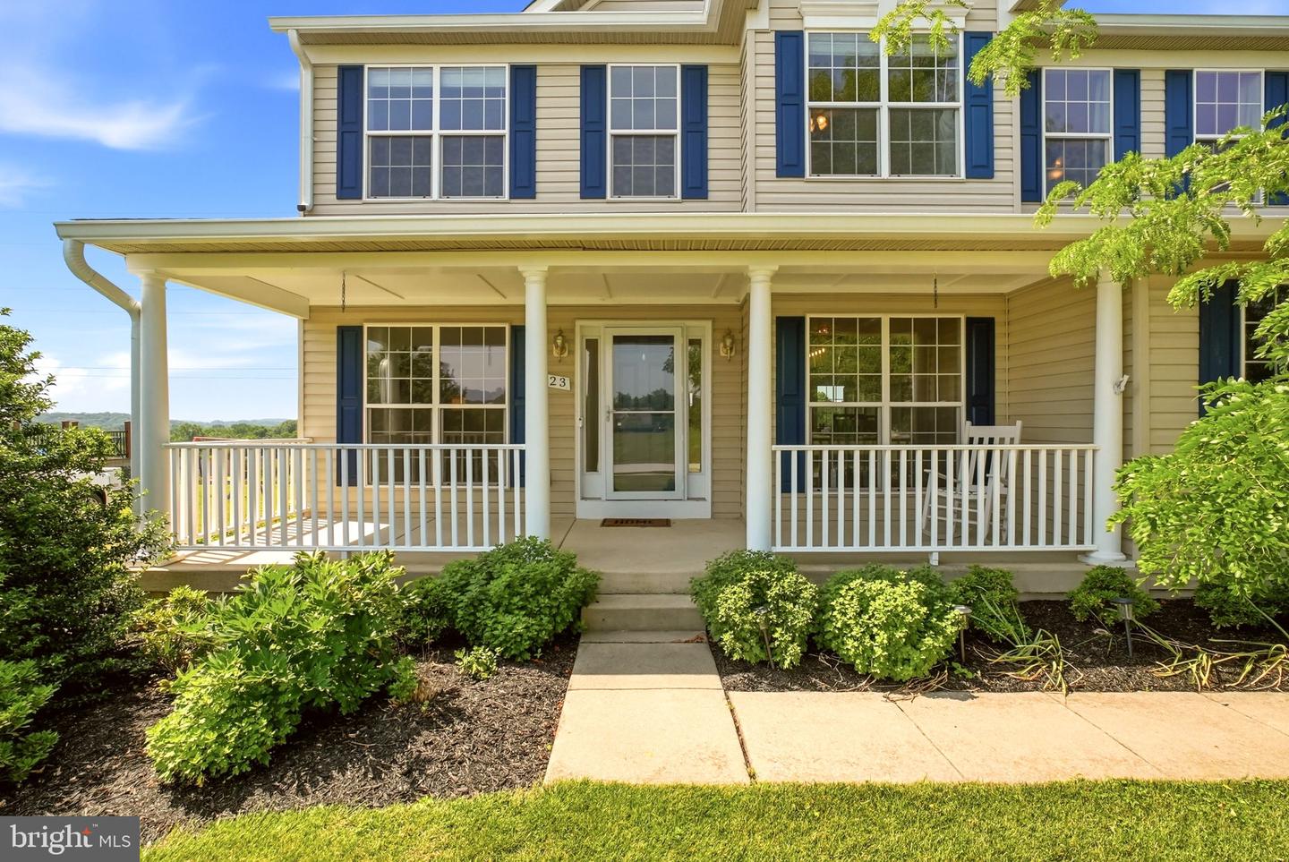 123 Riverside Lane