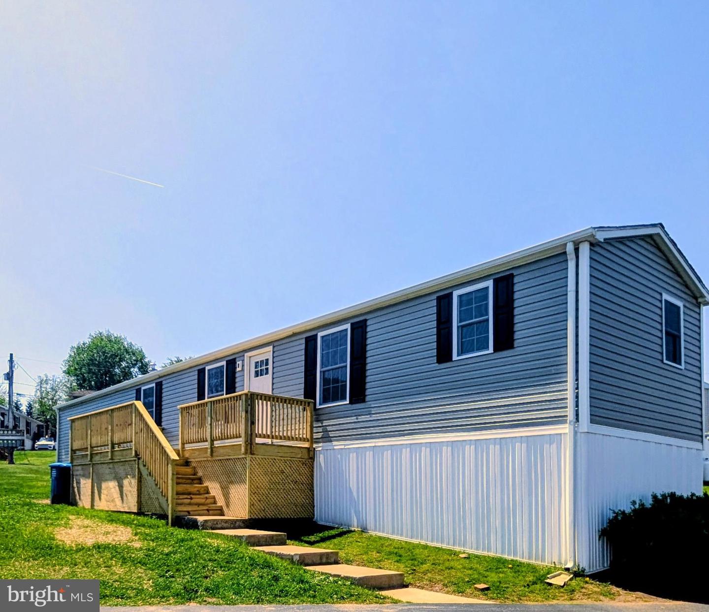 12 Stephanie Ln