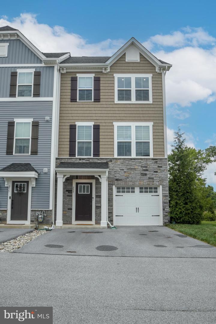 257 Sugar Maple Square