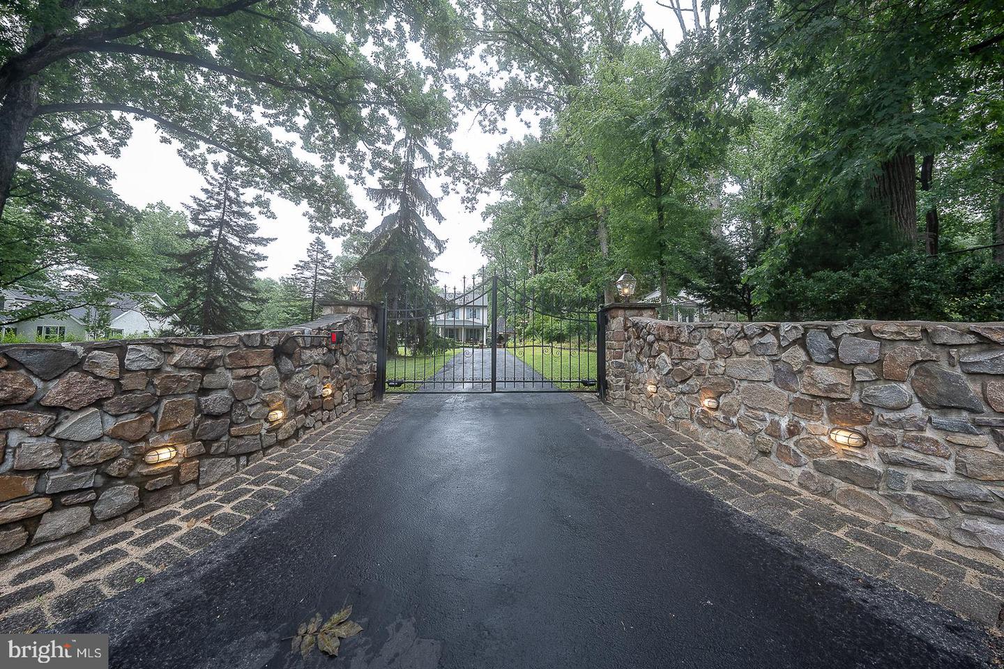 2608 Charlestown Road