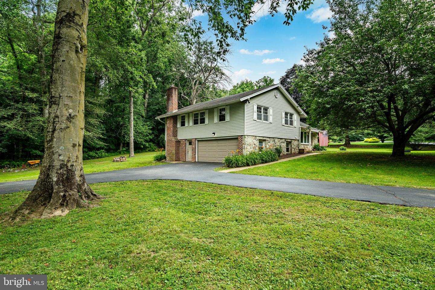 833 Hunt Club Lane