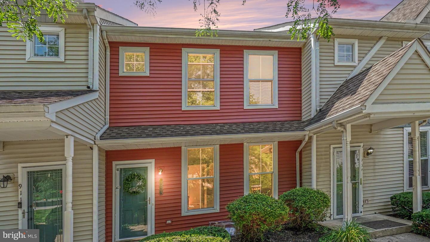909 Boundary Court