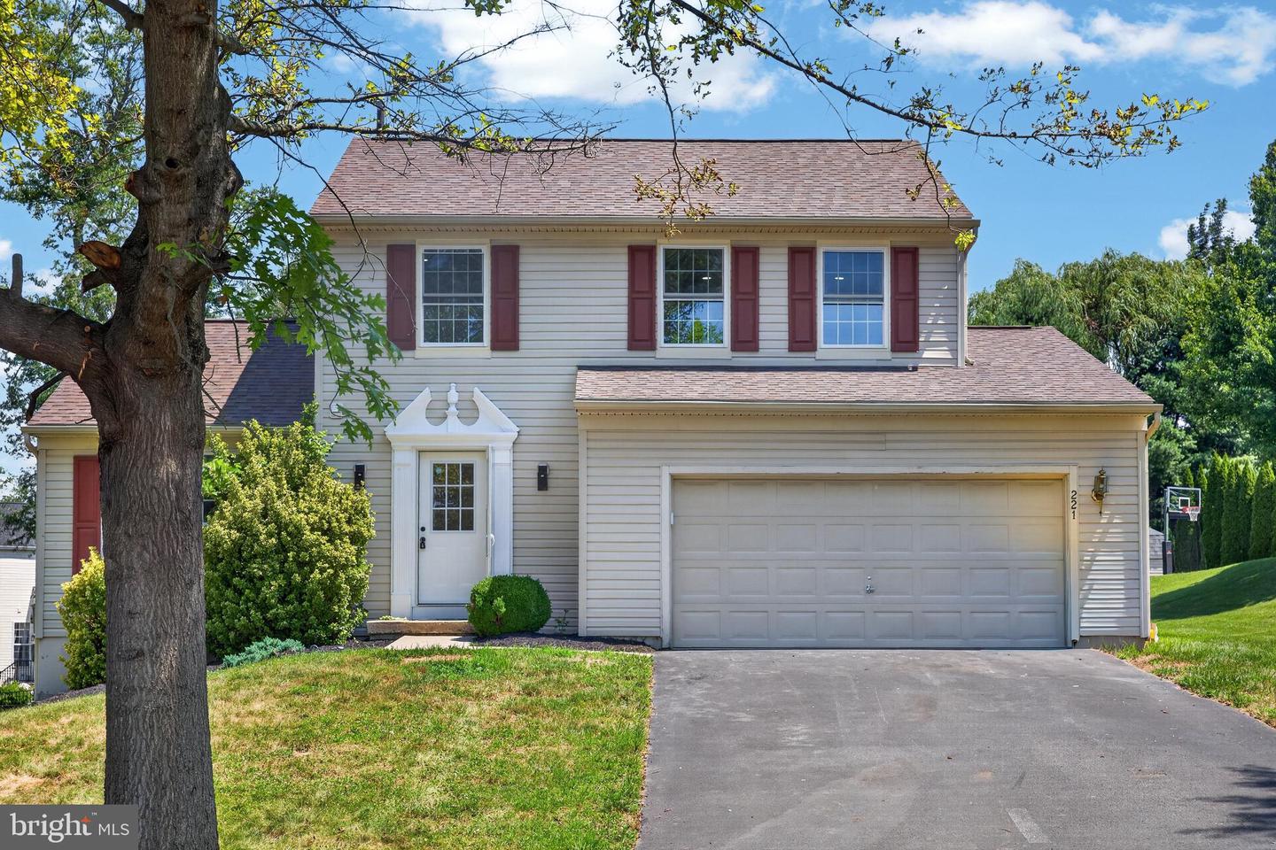 221 Flagstone Circle