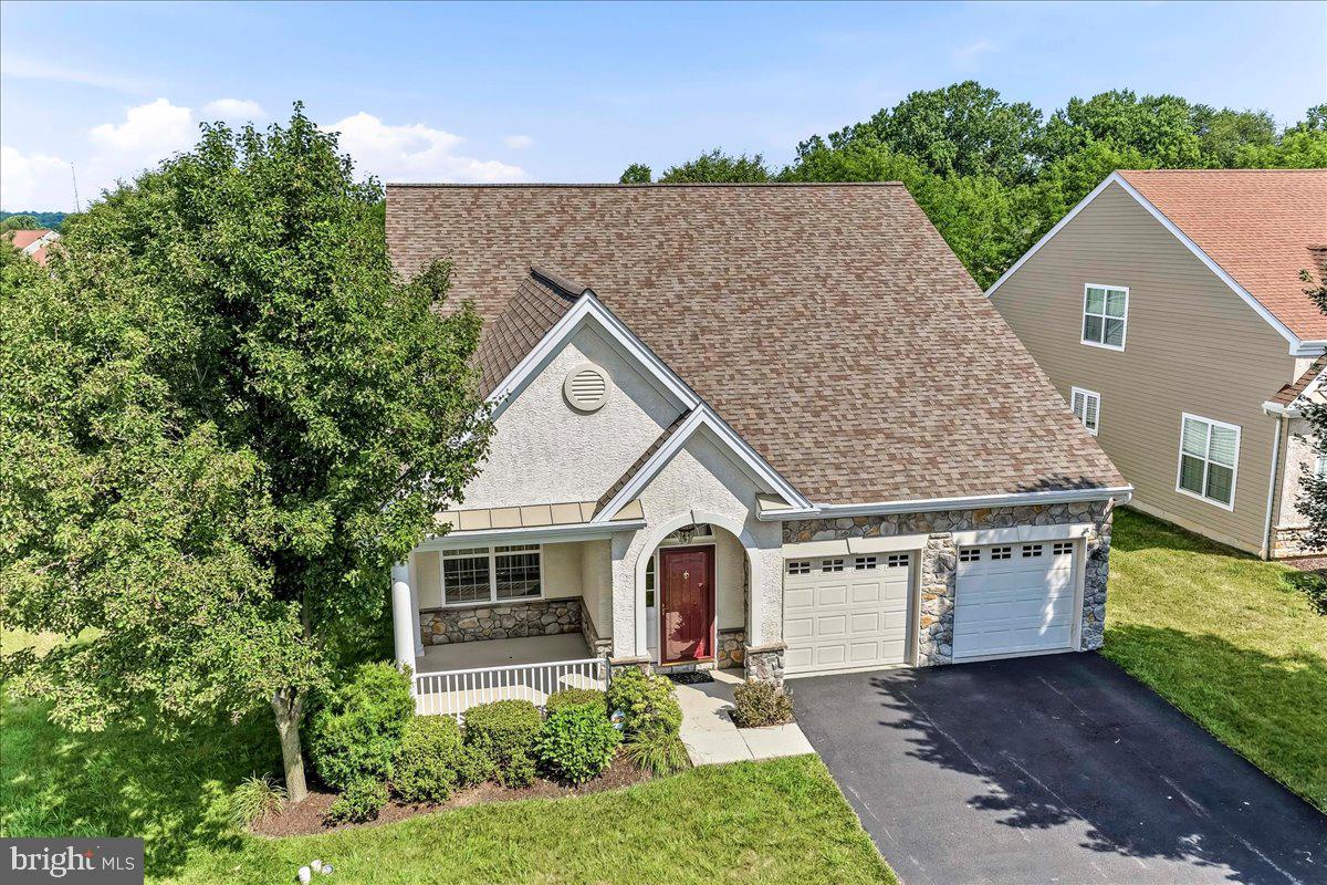 207 Hendrickson Lane