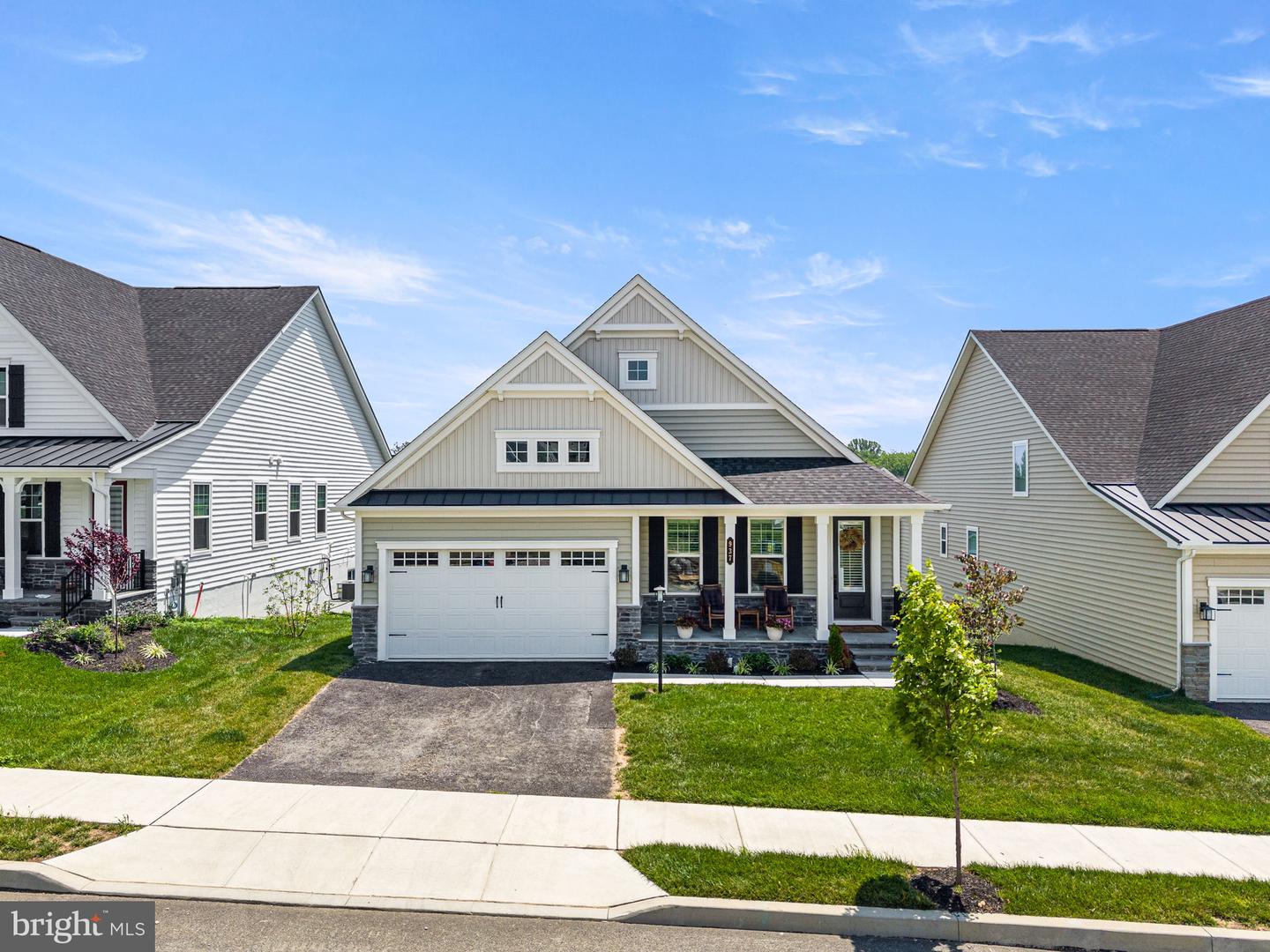 937 Eakins Circle