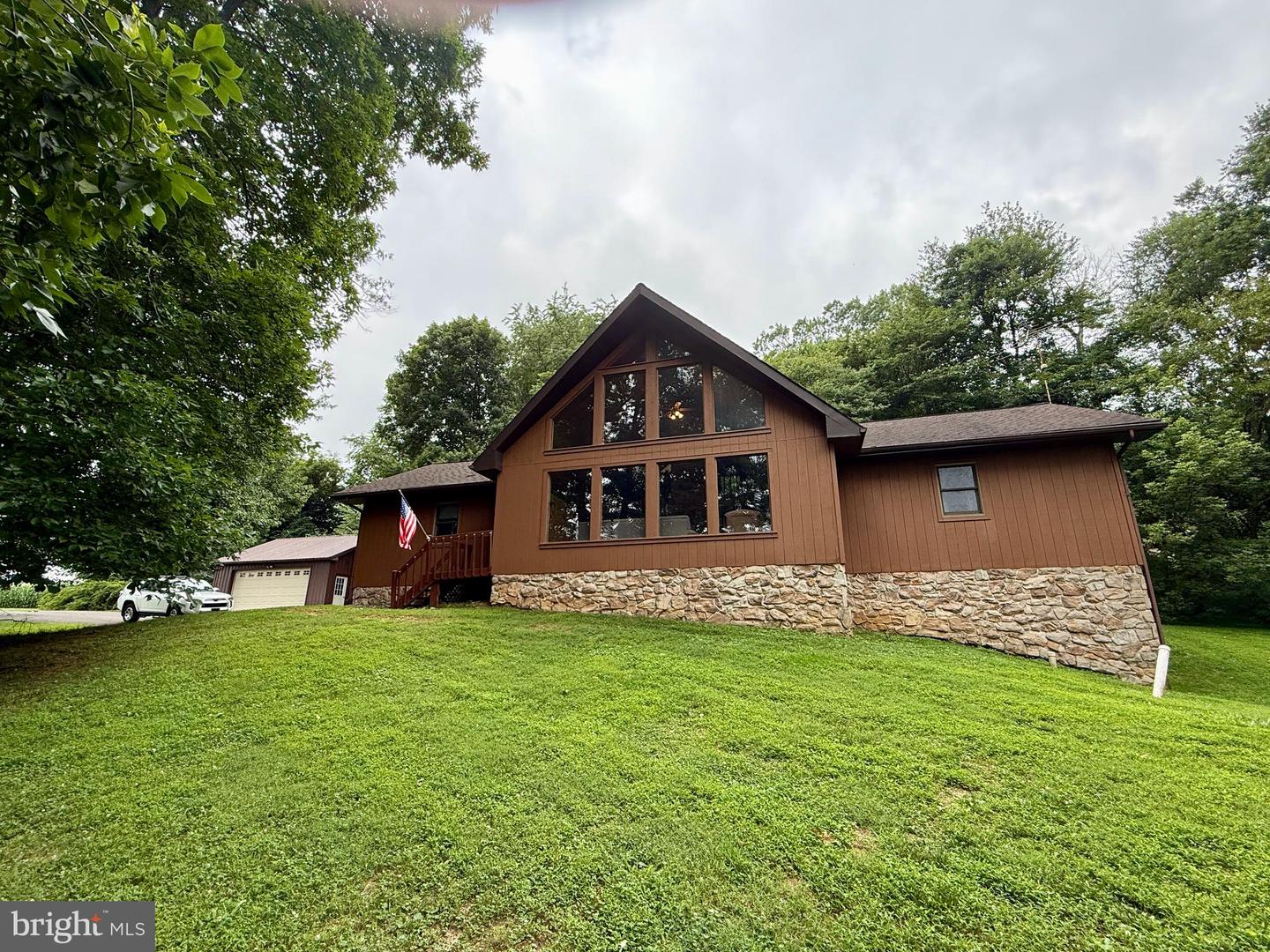 946 Street Road