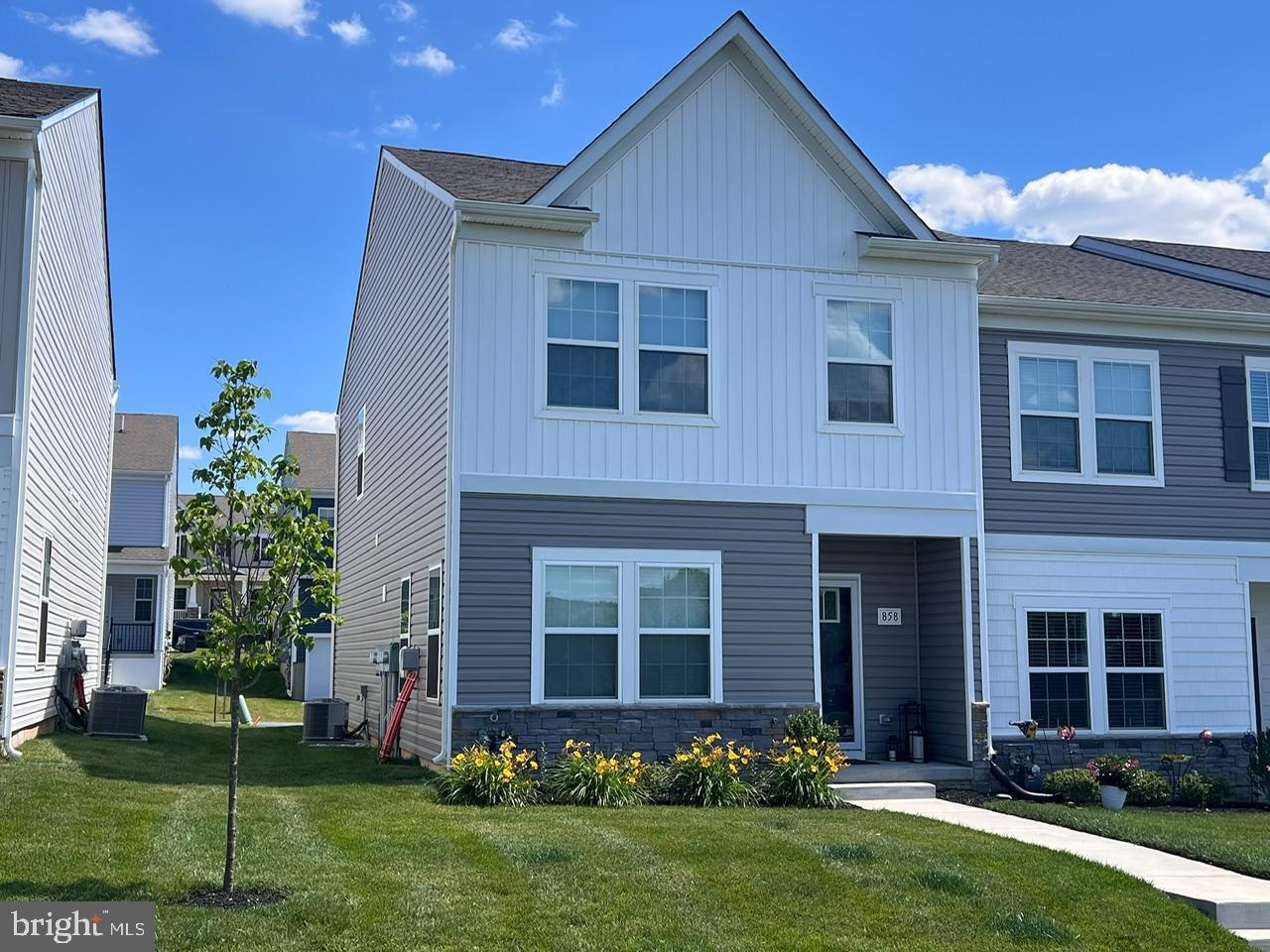 858 Cotrel Lane