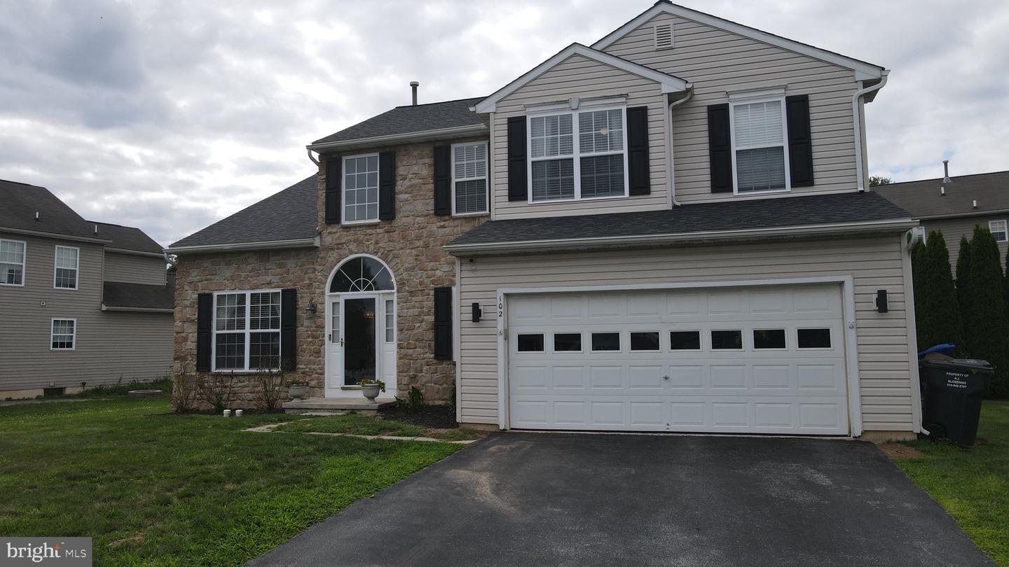102 S Inverness Way