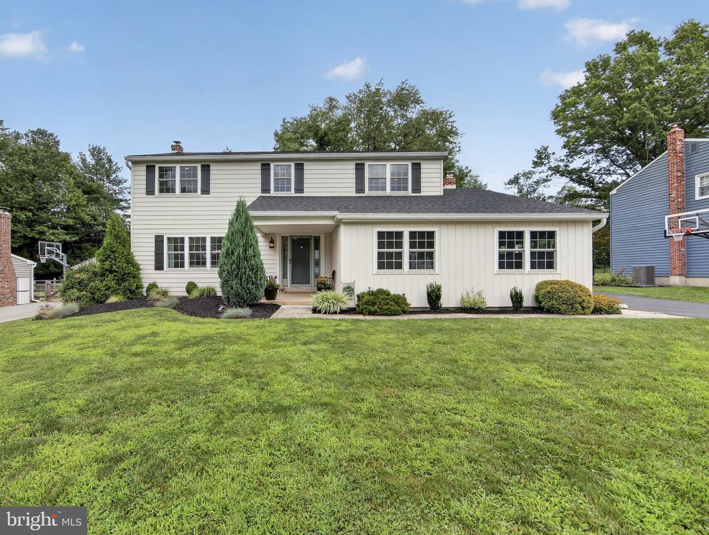 75 Hawthorne Lane