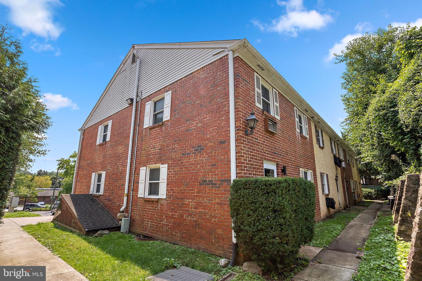 112 Railroad Avenue #1