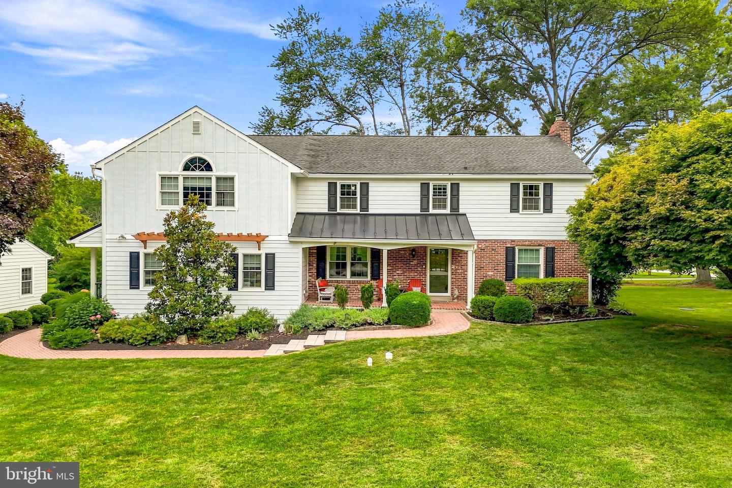 716 Clovelly Lane