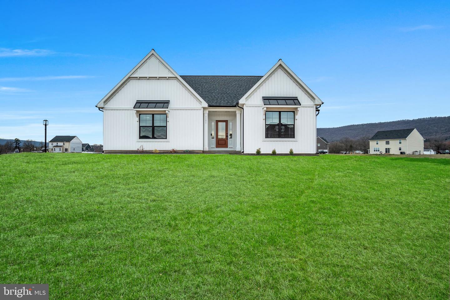 1151 Lotus Passage, Dauphin