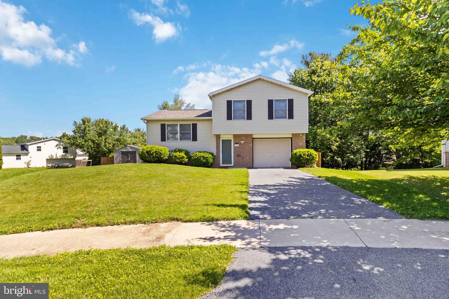 8892 Mckinley Court, Hummelstown