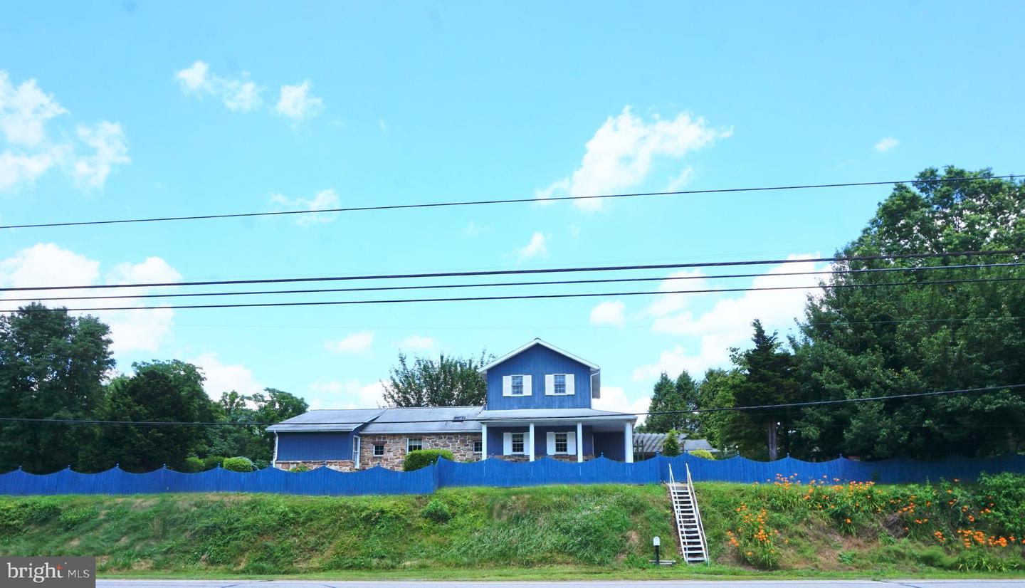 1553 N River Road, Halifax