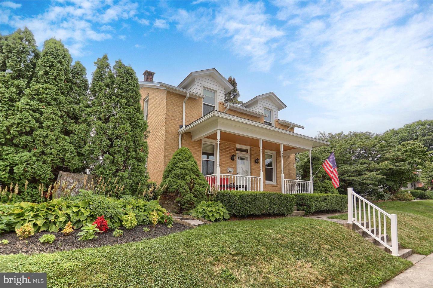 206 W Granada Avenue, Hershey